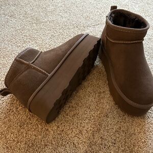 Cushionaire platform boots